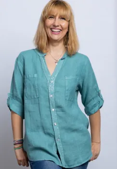 Camasa turcoaz din in cu paiete si dantela pe spate imagine