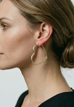 Cercei creole aurii in forma de inima cu tija din argint 925 imagine