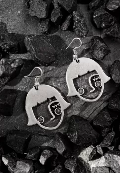 Cercei cu chip feminin din zamac imagine