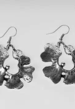 Cercei din zamac cu forma de floare imagine