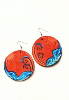 Cercei handmade din piele naturala caramel,pictati manual,unicat imagine