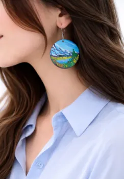 Cercei handmade ,din piele naturala ,cu peisaj montan imagine