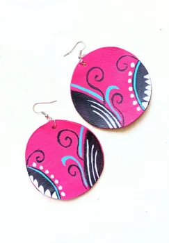 Cercei handmade unicat din piele naturala fuchsia,pictati manual imagine