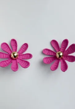 Cercei in forma de floare cu multe petale, fucsia mat imagine