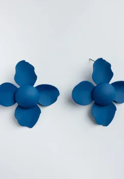 Cercei in forma de floare cu patru petale, albastru mat imagine