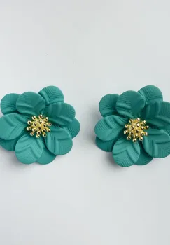Cercei in forma de floare cu petale duble si auriu in mijloc, verzi imagine