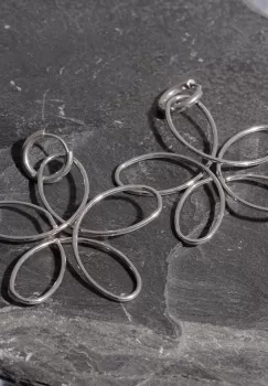 Cercei in forma de floare din otel inoxidabil argintiu imagine