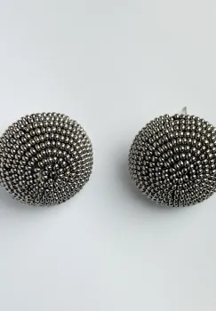 Cercei in forma rotunda bombata cu margelute metalizate, forma stilizata de papadie imagine