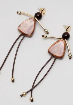 Cercei lungi in forma de papusica cu picioare lungi din snur textil, maro imagine