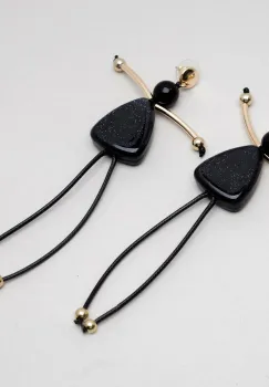 Cercei lungi in forma de papusica cu picioare lungi din snur textil, negru imagine