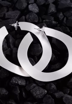 Cercei metalici argintii creole ondulate imagine