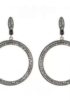 Cercei metalici argintii cu forma rotunda acoperiti cu pietricele mici, argintii si stralucitoare imagine