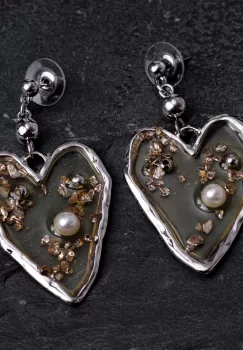 Cercei metalici argintii inima cu insertii si perla imagine