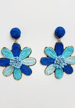 Cercei metalici aurii floare cu petale in nuante de albastru imagine