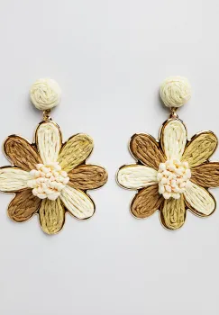 Cercei metalici aurii floare cu petale in nuante de bej si camel imagine