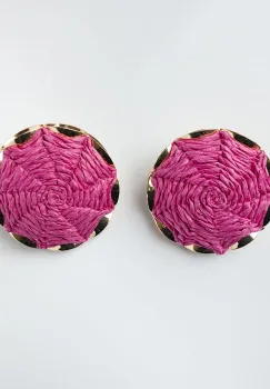 Cercei metalici cu forma rotunda bombata, fucsia cu auriu imagine