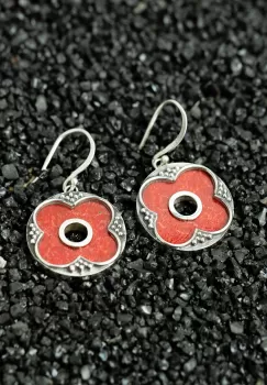 Cercei rotunzi din argint cu coral si decoratiune pe toata circumferinta imagine