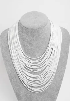 Colier alb cu multe siruri inegale imagine