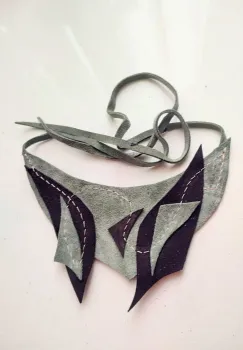 Colier asimetric din piele naturala, nuante de vernil si negru imagine