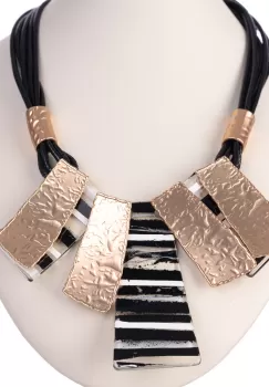 Colier cu elemente metalice aurii si placute cu alb si negru imagine