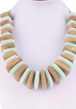 Colier cu elemente rectangulare din lemn si plastic, nuante de verde imagine