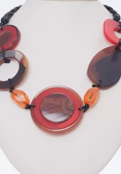 Colier cu elemente rotunde rosii si maronii imagine