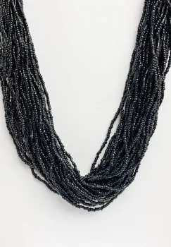 Colier cu multe siruri rasucite din margelute mici negre imagine