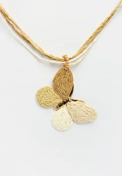 Colier cu multe siruri si fluture pandant, in nuante de camel imagine