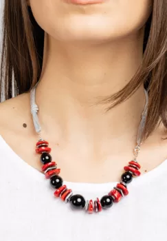 Colier din onix cu placute de hematit argintiu si coral inserate imagine
