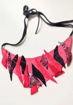 Colier din piele naturala, nuante de rosu,negru imagine