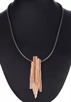 Colier din ZAMAC placat cu aur cu forma de bara cu striatii, auriu mat imagine