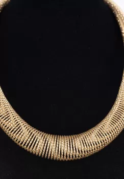 Colier flexibil sub forma de arc din metal auriu imagine