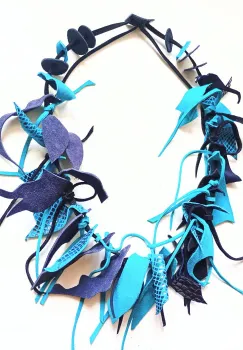 Colier handmade din piele naturala,nuante de bleumarin ,turcoaz,unicat imagine