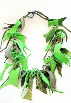 Colier lucrat manual  din piele naturala,in nuante de verde crud,gri imagine