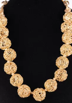 Colier metalic auriu cu bulgari sub forma de gheme din sarma imagine