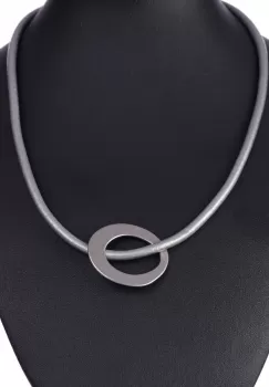 Colier minimalist cu cerc neregulat pe fir gros de piele ecologica, argintiu mat imagine