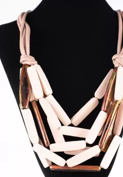 Colier multicolor din lemn roz deschis mat imagine