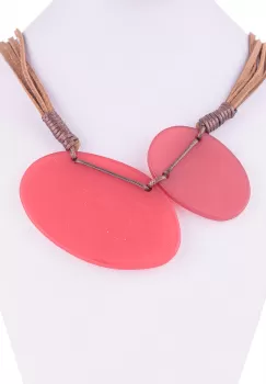 Colier rosu deschis cu 2 elemente ovale inegale din rasina mata imagine