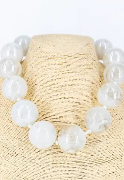 Colier scurt in stil retro, cu bile mari albe imagine