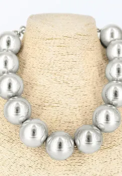 Colier scurt in stil retro, cu bile mari argintii imagine
