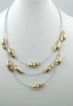 Colier semirigid auriu in 3 siruri cu pandante antichizate neregulate imagine