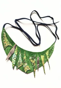 Colier smarald   statement din piele naturala, spirit festiv ,unicat imagine