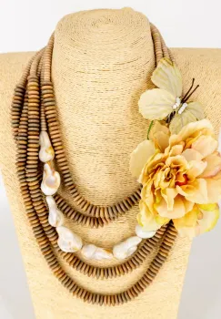 Colier statement bej cu floare si fluture in mai multe siruri ,   stil italian imagine