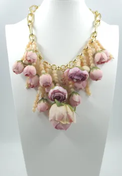 Colier statement cu flori decorative 3D in nuante pastelate de roz ,   design artistic imagine