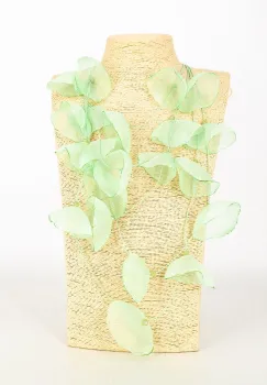 Colier statement verde menta cu petale textile de mac 3D din organza - design artistic italian imagine