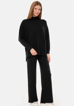 Compleu cu pantaloni si pulover cu gat semiinalt si buzunare, din tricotaj fin, negru imagine