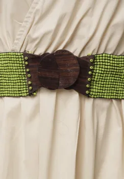 Curea elastica cu margelute din sticla verde oliv, catarama din lemn natural imagine