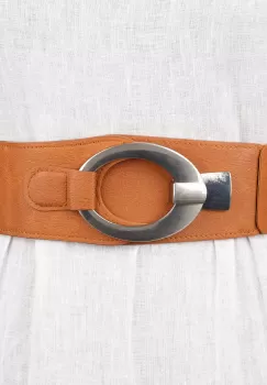 Curea elastica cu solzi din piele ecologica camel de 6 cm latime cu catarama ovala argintie imagine