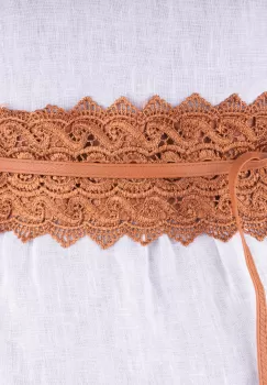 Curea lata de 10 cm petrecuta camel cu aplicatie din broderie textila imagine
