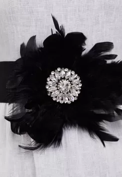 Curea neagra 6 cm latime din material elastic, cu decoratiune din sticla argintie si pene naturale negre imagine